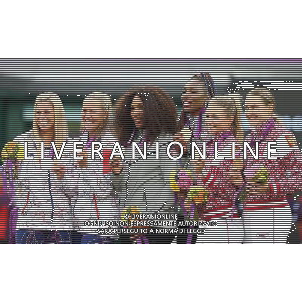 (120805) -- LONDON, Aug. 5, 2012 () -- Gold medalists Venus and Serena Williams, silver medalists Andrea Hlavackova/Lucie Hradecka of Czech Republic, bronze medalists Maria Kirilenko/Nadia Petrova of Russia pose at awarding ceremony of women\'s tennis doubles, at London 2012 Olympic Games in London, Britain, on August 5, 2012. (/Chen Jianli) (zgp) /PHOTOSHOT/AG ALDO LIVERANI SAS - ITALY ONLY -
