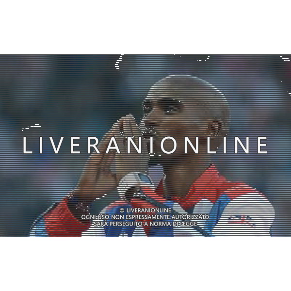 (120805) -- LONDON, Aug. 5, 2012 () -- Gold medalist Mohamed Farah of Britain attends victory ceremony of men\'s 10,000m contest, at London 2012 Olympic Games in London, Britain, on August 5, 2012. (/Yang Lei) (nxl) /PHOTOSHOT/AG ALDO LIVERANI SAS - ITALY ONLY -