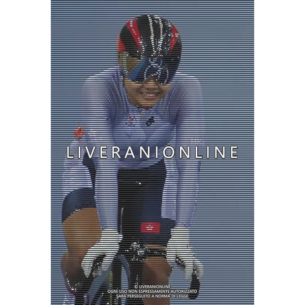 (120805) -- LONDON, Aug. 5, 2012 () -- Lee Wai Sze of Chinese Hong Kong smiles after finishing the women\'s sprint match of Cycling Track at London 2012 Olympic Games, London, Britain, Aug. 5, 2012. Lee Wai Sze ranked the 10th of the event. (/Wang Jianhua) /PHOTOSHOT/AG ALDO LIVERANI SAS - ITALY ONLY -