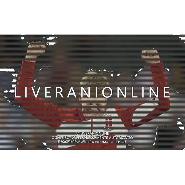 (120805) -- LONDON, Aug. 5, 2012 () -- Lasse Norman Hansen of Denmark celebrates at the awarding ceremony of men\'s omnium match of Cycling Track at London 2012 Olympic Games, London, Britain, Aug. 5, 2012. Lasse Norman Hansen won the gold of the event. (/Wang Jianhua) /PHOTOSHOT/AG ALDO LIVERANI SAS - ITALY ONLY -