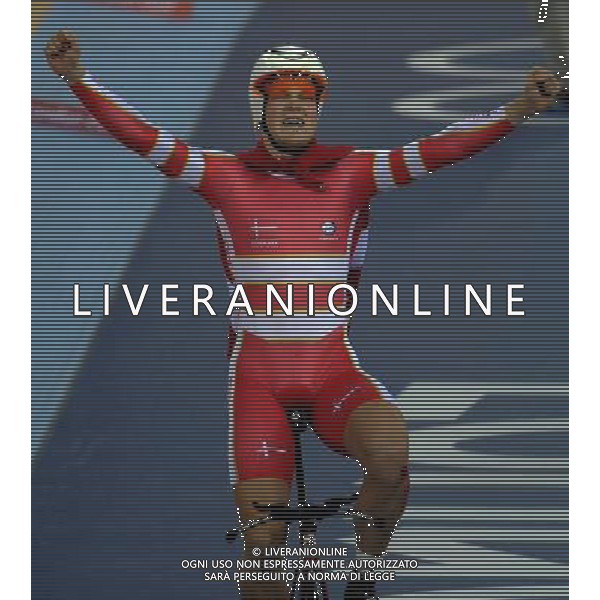 (120805) -- LONDON, Aug. 5, 2012 () -- Lasse Norman Hansen of Denmark celebrates after winning the men\'s omnium match of Cycling Track at London 2012 Olympic Games, London, Britain, Aug. 5, 2012. Lasse Norman Hansen won the gold of the event. (/Wang Jianhua) /PHOTOSHOT/AG ALDO LIVERANI SAS - ITALY ONLY -