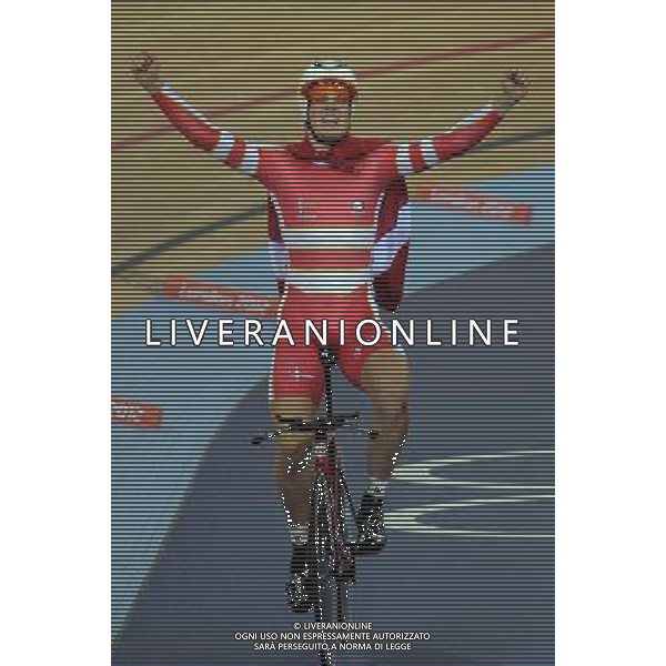 (120805) -- LONDON, Aug. 5, 2012 () -- Lasse Norman Hansen of Denmark celebrates after winning the men\'s omnium match of Cycling Track at London 2012 Olympic Games, London, Britain, Aug. 5, 2012. Lasse Norman Hansen won the gold of the event. (/Wang Jianhua) /PHOTOSHOT/AG ALDO LIVERANI SAS - ITALY ONLY -