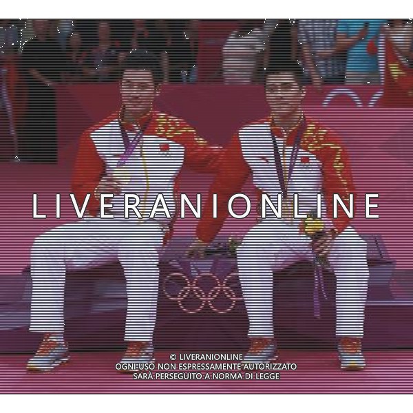(120805) -- LONDON, Aug. 5, 2012 () -- China\'s Fu Haifeng (R)/Cai Yun pose at awarding ceremony of men\'s badminton doubles, at London 2012 Olympic Games in London, Britain, August 5, 2012. China\'s Fu Haifeng/Cai Yun won gold medal. (/Ren Zhenglai) (zgp) /PHOTOSHOT/AG ALDO LIVERANI SAS - ITALY ONLY -