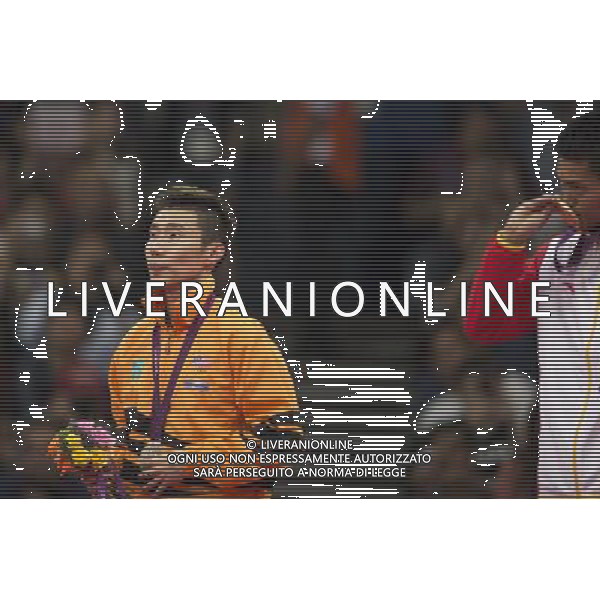 (120805) -- LONDON, Aug. 5, 2012 () -- Silver medalist Lee Chong Wei (L) of Malaysia reacts at awarding ceremony of men\'s badminton singles, at London 2012 Olympic Games in London, Britain, August 5, 2012. Lin Dan of China defended his title in this event. (/Fei Maohua) (zgp) /PHOTOSHOT/AG ALDO LIVERANI SAS - ITALY ONLY -