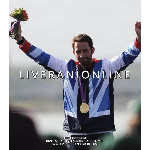 (120805) -- LONDON, Aug. 5, 2012 () -- Gold medalist Ben Ainslie of Britain attends victory ceremony of Finn Men contest of sailing event, at London 2012 Olympic Games in London, Britain, on August 5, 2012. (/Gong Lei) (nxl) /PHOTOSHOT/AG ALDO LIVERANI SAS - ITALY ONLY -