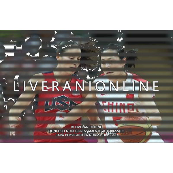 (120805) -- LONDON, Aug. 5, 2012 () -- Song Xiaoyun (R) of China vies with Sue Bird of the United States during the basketball women\'s preliminary round Group A match at London 2012 Olympic Games, London, Britain, Aug. 5, 2012. The United States won the match 114-66. (/Meng Yongmin) /PHOTOSHOT/AG ALDO LIVERANI SAS - ITALY ONLY -