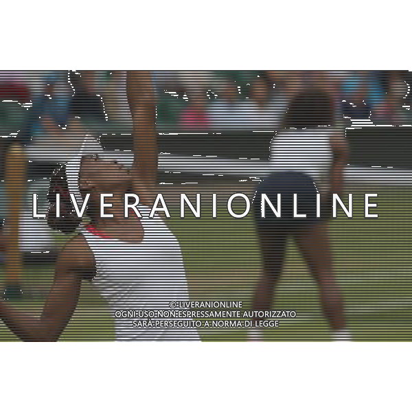 (120805) -- LONDON, Aug. 5, 2012 () -- Venus and Serena Williams (R) compete during women\'s tennis doubles gold medal match, at London 2012 Olympic Games in London, Britain, on August 5, 2012. Venus and Serena Williams defeated Andrea Hlavackova/Lucie Hradecka of Czech Republic and won gold medal. (/Yin Gang) (zgp) /PHOTOSHOT/AG ALDO LIVERANI SAS - ITALY ONLY -