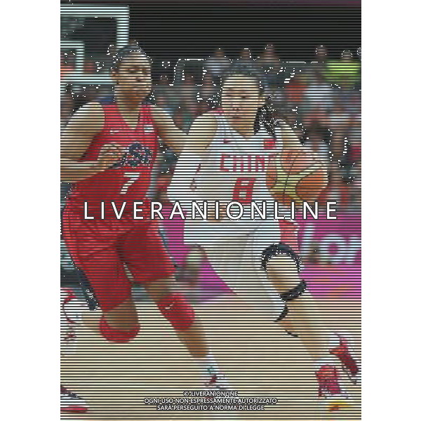 (120805) -- LONDON, Aug. 5, 2012 () -- Miao Lijie (R) of China vies with Moore Maya of the United States during the basketball women\'s preliminary round Group A match at London 2012 Olympic Games, London, Britain, Aug. 5, 2012. The United States won the match 114-66. (/Meng Yongmin) /PHOTOSHOT/AG ALDO LIVERANI SAS - ITALY ONLY -