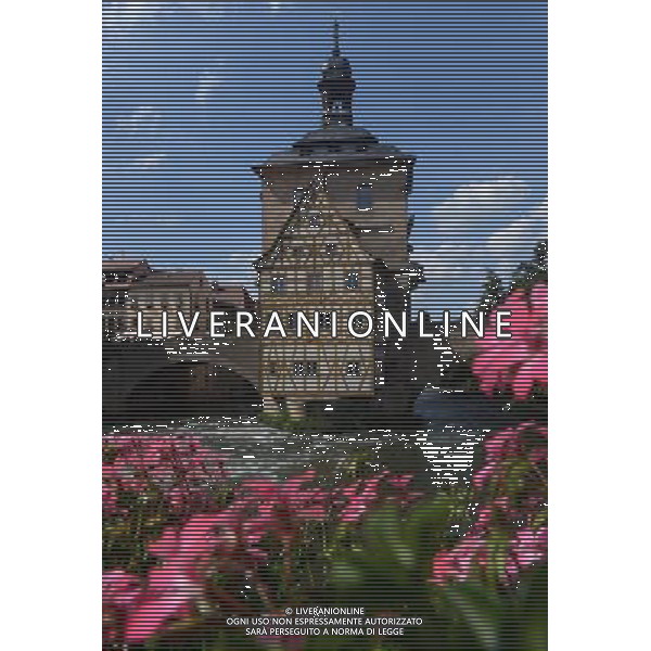 (120805) -- BAMBERG, Aug. 5, 2012 () -- Photo taken on Aug. 4, 2012 shows the former town hall of Bamberg in Bavarian state, Germany. The building, which was built on Regnitz River in 1387, now houses a museum. Bamberg is a UNESCO World Heritage Site. (/Ma Ning) (zw) ©photoshot/AGENZIA ALDO LIVERANI SAS - ITALY ONLY - L\'ex municipio della citta\' bavarese di Bamberg in Germania. L\'edificio, costruito sul Fiume Regnitz nel 1387, oggi ospita un museo, ed e\' patrimonio mondiale dell\'UNESCO.