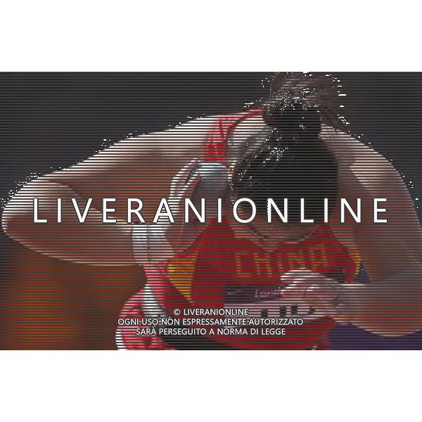 (120806) -- LONDON, Aug. 6, 2012 () -- Liu Xiangrong of China competes during the women\'s shot put qualification match of Athletics event at London 2012 Olympic Games, London, Britain, Aug. 6, 2012. Liu Xiangrong was qualified for the final with 18.96 meters.(/Liao Yujie) AG ALDO LIVERANI S A S ONLY ITALY