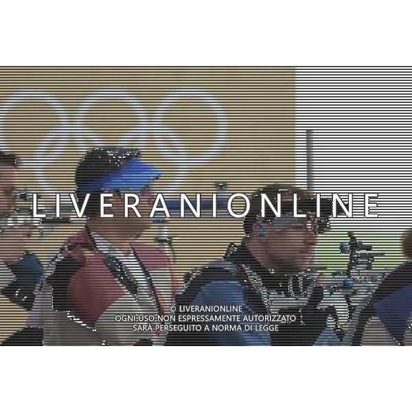 (120806) -- LONDON, Aug. 6, 2012 () -- Matthew Emmons (R) of the United States acts during the qualification match of men\'s 50m rifle 3 positions of Shooting event at London 2012 Olympic Games, London, Britain, Aug. 6, 2012. Matthew Emmons was qualified for the final of the event with a score of 1172. (/Zeng Yi) AG ALDO LIVERANI S A S ONLY ITALY