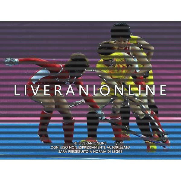 (120806) -- LONDON, Aug. 6, 2012 () -- Players compete during women\'s hockey preliminaries pool WA match between China and Japan, at London 2012 Olympic Games in London, Britain, on August 6, 2012. Japan won 1-0. (/Gesang Dawa) (nxl) AG ALDO LIVERANI S A S ONLY ITALY