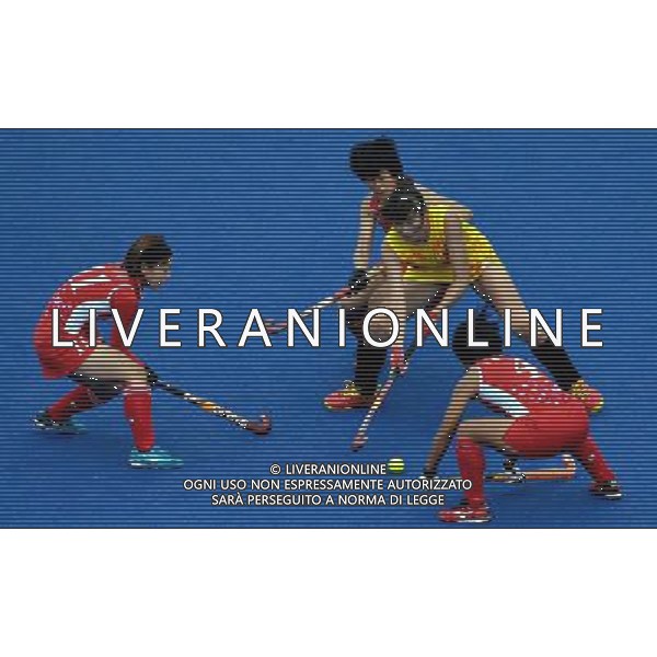 (120806) -- LONDON, Aug. 6, 2012 () -- Players compete during women\'s hockey preliminaries pool WA match between China and Japan, at London 2012 Olympic Games in London, Britain, on August 6, 2012. Japan won 1-0. (/Gesang Dawa) (nxl) AG ALDO LIVERANI S A S ONLY ITALY