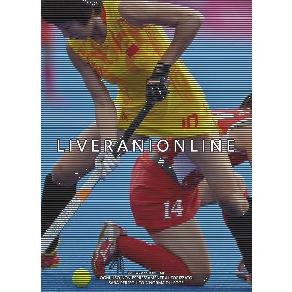 (120806) -- LONDON, Aug. 6, 2012 () -- Gao Lihua of China (in yellow) competes during women\'s hockey preliminaries pool WA match between China and Japan, at London 2012 Olympic Games in London, Britain, on August 6, 2012. Japan won 1-0. (/Gesang Dawa) (nxl) AG ALDO LIVERANI S A S ONLY ITALY