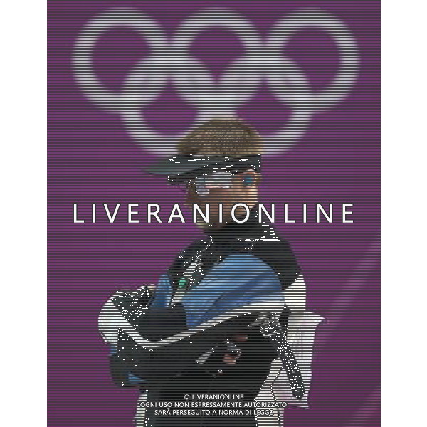 (120806) -- LONDON, Aug. 6, 2012 () -- Matthew Emmons of the United States competes during men\'s 50m rifle 3 positions final of shooting at London 2012 Olympic Games, London, Britain, Aug. 6, 2012. Matthew Emmons of the United States won bronze medal. (/Wang Lili)(zgp) AG ALDO LIVERANI S A S ONLY ITALY
