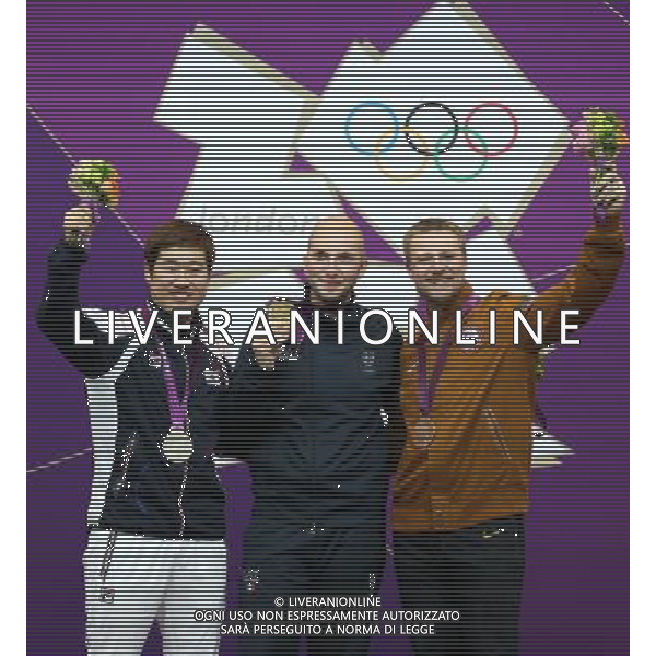 (120806) -- LONDON, Aug. 6, 2012 () -- Gold medalist Niccolo Campriani (C) of Italy, silver medalist Kim Jonghyun (L) of South Korea and bronze medalist Matthew Emmons of the United States pose at awarding ceremony of men\'s 50m rifle 3 positions of shooting at London 2012 Olympic Games, London, Britain, Aug. 6, 2012. Niccolo Campriani of Italy won gold medal and set a new Olympic record with 1278.5 in this event. (/Wang Lili)(zgp) AG ALDO LIVERANI S A S ONLY ITALY