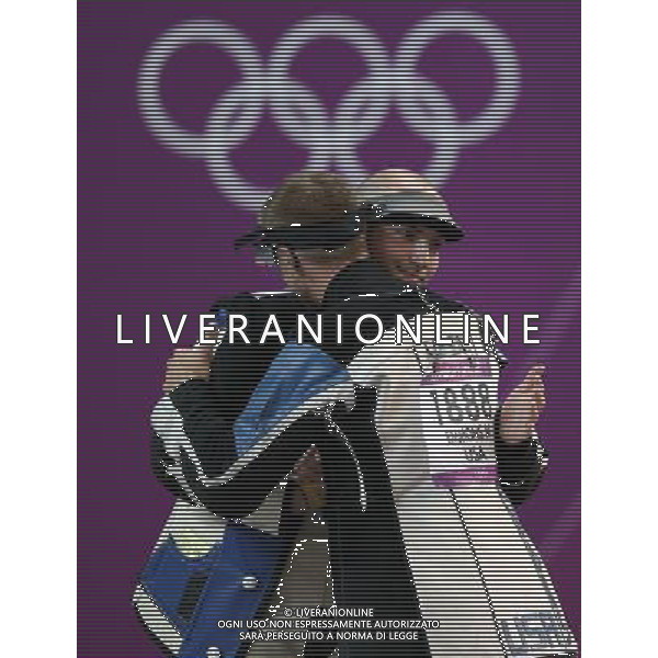 (120806) -- LONDON, Aug. 6, 2012 () -- Niccolo Campriani (back) of Italy hugs Matthew Emmons of the United States after men\'s 50m rifle 3 positions final of shooting at London 2012 Olympic Games, London, Britain, Aug. 6, 2012. Niccolo Campriani of Italy won gold medal and set a new Olympic record with 1278.5 in this event. (/Wang Lili)(zgp) AG ALDO LIVERANI S A S ONLY ITALY