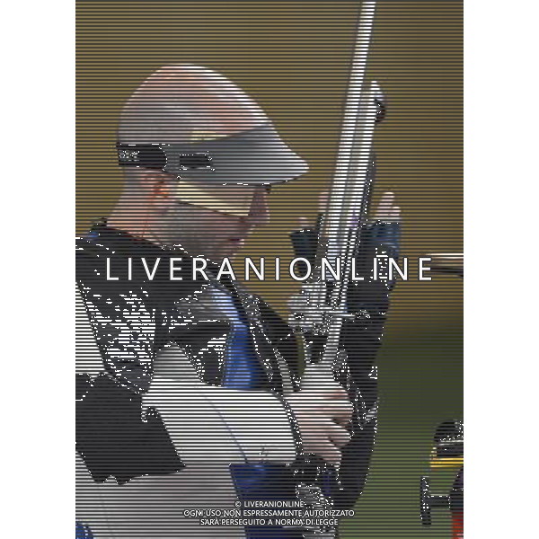 (120806) -- LONDON, Aug. 6, 2012 () -- Niccolo Campriani of Italy competes during men\'s 50m rifle 3 positions final of shooting at London 2012 Olympic Games, London, Britain, Aug. 6, 2012. Niccolo Campriani of Italy won gold medal and set a new Olympic record with 1278.5 in this event. (/Zeng Yi)(zgp) AG ALDO LIVERANI S A S ONLY ITALY
