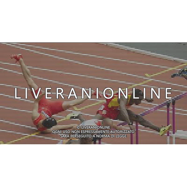 (120807) -- LONDON, Aug. 7, 2012 () -- China\'s Liu Xiang falls over during men\'s 110m hurdles heat at London 2012 Olympic Games, London, Britain, Aug. 7, 2012. Liu Xiang tumbled and was disqualified for semifinal.(/Fei Maohua)(zgp) AG ALDO LIVERANI S A S ONLY ITALY