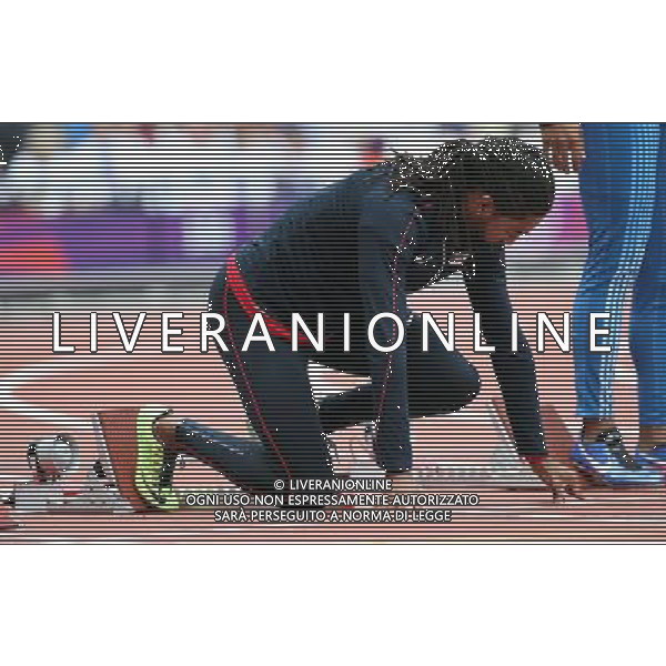 (120807) -- LONDON, Aug. 7, 2012 () -- Jason Richardson of the United States warms up before men\'s 110m hurdles heat at London 2012 Olympic Games, London, Britain, Aug. 7, 2012. Jason Richardson finished the heat with a time of 13.33 seconds and advanced to the semifinal. (/Li Ming) AG ALDO LIVERANI S A S ONLY ITALY