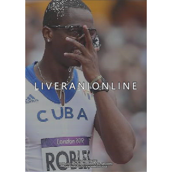 (120807) -- LONDON, Aug. 7, 2012 () -- Dayron Robles of Cuba warms up prior to the men\'s 110m hurdles heat at London 2012 Olympic Games, London, Britain, Aug. 7, 2012. Dayron Robles finished the heat with a time of 13.33 seconds and advanced to the semifinal. (/Chen Xiaowei)(zgp) AG ALDO LIVERANI S A S ONLY ITALY