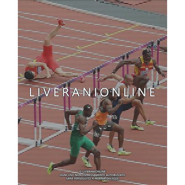 (120807) -- LONDON, Aug. 7, 2012 () -- China\'s Liu Xiang falls over during men\'s 110m hurdles heat at London 2012 Olympic Games, London, Britain, Aug. 7, 2012. Liu Xiang tumbled and was disqualified for semifinal.(/Fei Maohua)(zgp) AG ALDO LIVERANI S A S ONLY ITALY