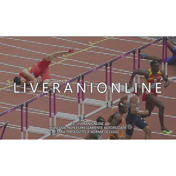 (120807) -- LONDON, Aug. 7, 2012 () -- China\'s Liu Xiang falls over during men\'s 110m hurdles heat at London 2012 Olympic Games, London, Britain, Aug. 7, 2012. Liu Xiang tumbled and was disqualified for semifinal.(/Fei Maohua)(zgp) AG ALDO LIVERANI S A S ONLY ITALY