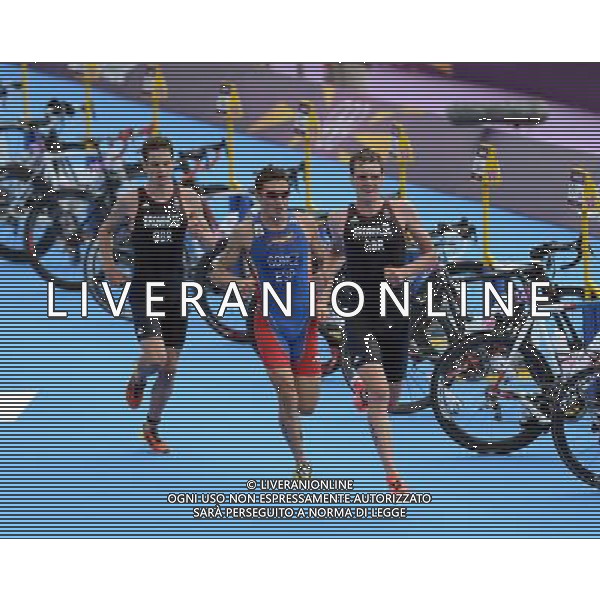 (120807) -- LONDON, Aug. 7, 2012 () -- Alistair Brownlee (R), Jonathan Brownlee (L) of Britain, and Javier Gomez of Spain compete during men\'s triathlon final at London 2012 Olympic Games, London, Britain, Aug. 7, 2012. Alistair Brownlee of Britain won gold medal with 1:46.25. (/Zeng Yi)(zgp) AG ALDO LIVERANI S A S ONLY ITALY