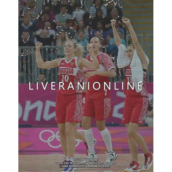 (120807) -- LONDON, Aug. 7, 2012 () -- Russian players celebrate during women\'s basketball quarterfinal match between Turkey and Russia, at London 2012 Olympic Games in London, Britain, on August 7, 2012. Russia won 66-63. (/Meng Yongmin) (nxl) AG ALDO LIVERANI S A S ONLY ITALY