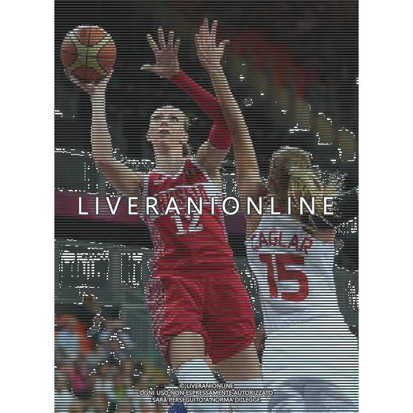 (120807) -- LONDON, Aug. 7, 2012 () -- Players compete during women\'s basketball quarterfinal match between Turkey and Russia, at London 2012 Olympic Games in London, Britain, on August 7, 2012. Russia won 66-63. (/Meng Yongmin) (nxl) AG ALDO LIVERANI S A S ONLY ITALY