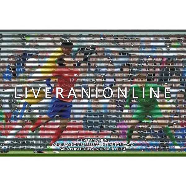 (120807) -- LONDON, Aug. 7, 2012 () -- Players compete during men\'s football semifinal match between Brazil and South Korea, at London 2012 Olympic Games in Manchester, Britain, on August 7, 2012. Brazil won 3-0. (/Liu Dawei) (nxl) AG ALDO LIVERANI S A S ONLY ITALY