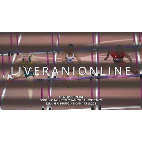 (120807) -- LONDON, Aug. 7, 2012 () -- Sally Pearson of Australia (L) competes in women\'s 100m hurdles final competition, at London 2012 Olympic Games in London, Britain, on August 7, 2012. Sally Pearson of Australia won gold medal. (/Chen Xiaowei) (nxl) AG ALDO LIVERANI S A S ONLY ITALY