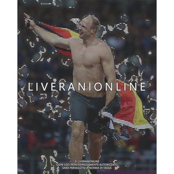 (120807) -- LONDON, Aug. 7, 2012 () -- Robert Harting of Germany celebrates after winning in men\'s Discus Throw final contest, at London 2012 Olympic Games in London, Britain, on August 7, 2012. Robert Harting of Germany won gold medal .(/Liao Yujie) (nxl) AG ALDO LIVERANI S A S ONLY ITALY