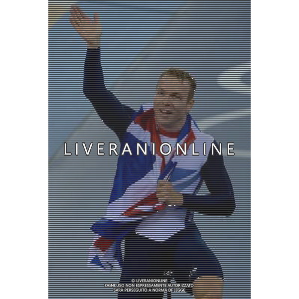 (120807) -- LONDON, Aug. 7, 2012 () -- Chris Hoy of Britain celebrates after winning in men\'s Keirin competition of cycling track event, at London 2012 Olympic Games in London, Britain, on August 7, 2012. Chris Hoy of Britain won gold medal. (/Wang Jianhua) (nxl) AG ALDO LIVERANI S A S ONLY ITALY