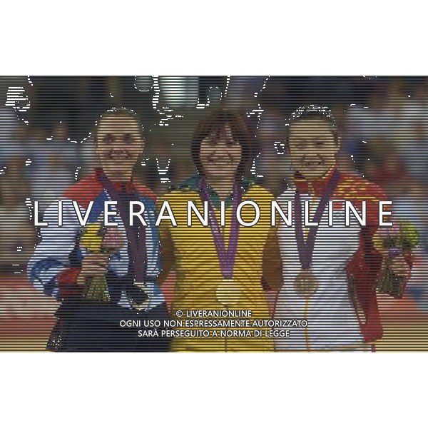 (120807) -- LONDON, Aug. 7, 2012 () -- Gold medalist Anna Meares of Australia (C), silver medalist Victoria Pendleton of Britain (L) and bronze medalist Guo Shuang of China attend victory of women\'s sprint contest of cycling track event, at London 2012 Olympic Games in London, Britain, on August 7, 2012. (/Li Ga) (nxl) AG ALDO LIVERANI S A S ONLY ITALY