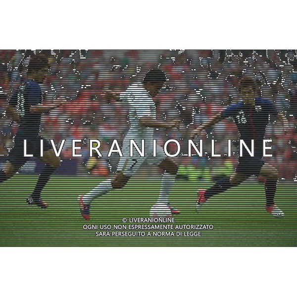 (120807) -- LONDON, Aug. 7, 2012 () -- Javier Cortes of Mexico (in white) competes during men\'s football semifinal match between Mexico and Japan, at London 2012 Olympic Games in London, Britain, on August 7, 2012. Mexico won 3-1. (/Guo Yong) (nxl) AG ALDO LIVERANI S A S ONLY ITALY