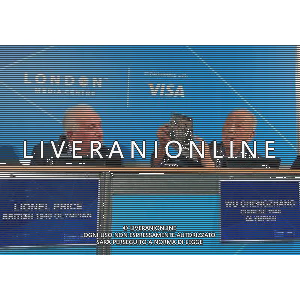 (120805) -- LONDON, Aug. 5, 2012 () -- Wu Chengzhang of China (R) presents a picture of him in 1948 London Olympic Games during a joint press conference with Lionel Price of Britain, in London, on August 5, 2012. Both Wu and Price are basketball players competing in the 1948 Olympic Games. (/Zhang Qiang) (nxl) AG ALDO LIVERANI S A S ONLY ITALY