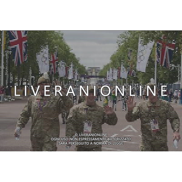 British soldiers walk on The Mall near the beach volleyball stadium on Horse Guards Parade during the London 2012 Olympic games in London Britain 08 August 2012. /PHOTOSHOT/AG ALDO LIVERANI SAS ITALY ONLY -