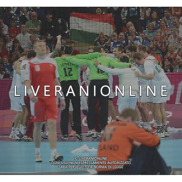 (120808) -- LONDON, Aug. 8, 2012 () -- Players of Hungary (R) celebrate victory after the quarterfinal match of men\'s handball against Iceland at London 2012 Olympic Games, London, Britain, Aug. 8, 2012. Hungary won the match 34-33 and advanced to the next round. (/Guo Yong) /PHOTOSHOT/AG ALDO LIVERANI SAS ITALY ONLY -