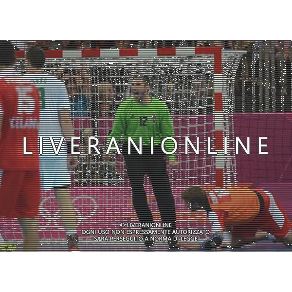 (120808) -- LONDON, Aug. 8, 2012 () -- Nandor Fazekas of Hungary (C) ccelebrates during the quarterfinal match of men\'s handball against Iceland at London 2012 Olympic Games, London, Britain, Aug. 8, 2012. Hungary won the match 34-33 and advanced to the next round. (/Guo Yong) /PHOTOSHOT/AG ALDO LIVERANI SAS ITALY ONLY -