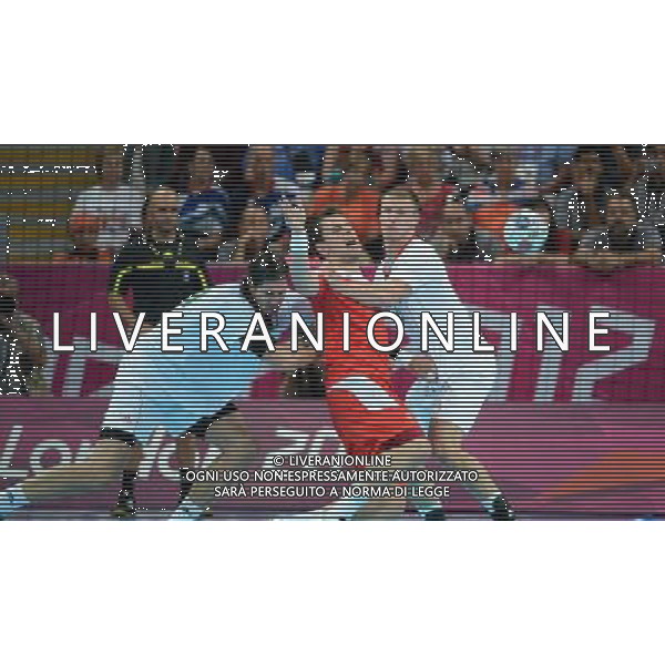 (120808) -- LONDON, Aug. 8, 2012 () -- Arnor Atlason (C) of Iceland competes with players of Hungary during the quarterfinal match of men\'s handball at London 2012 Olympic Games, London, Britain, Aug. 8, 2012. Hungary won the match 34-33 and advanced to the next round. (/Guo Yong) /PHOTOSHOT/AG ALDO LIVERANI SAS ITALY ONLY -