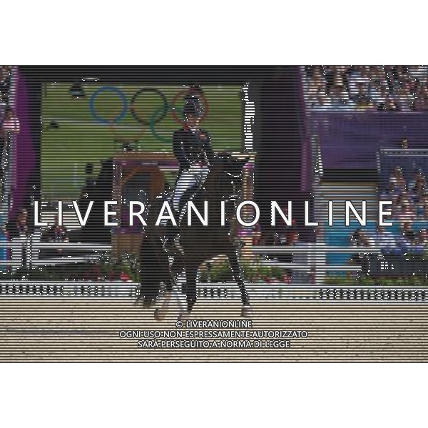 (120809) -- LONDON, Aug. 9, 2012 () -- Charlotte Dujardin of Britain takes part in Dressage Individual Grand Prix Freestyle competition of Equestrian event, at London 2012 Olympic Games in London, Britain, on August 9, 2012. Charlotte Dujardin of Britain won gold medal. (/Jin Liwang) (nxl) ©photoshot/AGENZIA ALDO LIVERANI SAS - ITALY ONLY - GIOCHI OLIMPICI, OLIMPIADI LONDRA 2012