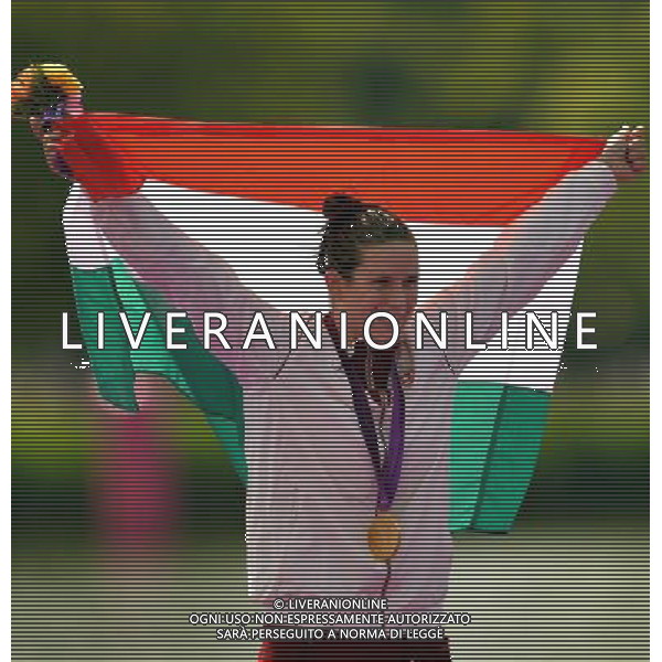 (120809) -- LONDON, Aug. 9, 2012 () -- Gold medalist Eva Risztov of Hungary poses at awarding ceremony of women\'s 10km marathon at London 2012 Olympic Games, London, Britain, Aug. 9, 2012. (/Chen Xiaowei)(zgp) ©photoshot/AGENZIA ALDO LIVERANI SAS - ITALY ONLY - GIOCHI OLIMPICI, OLIMPIADI LONDRA 2012