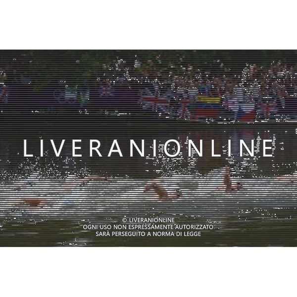 (120809) -- LONDON, Aug. 9, 2012 () -- Athletes compete during women\'s 10km marathon at London 2012 Olympic Games, London, Britain, Aug. 9, 2012. Eva Risztov of Hungary won the gold medal with 1:57:38.2. (/Tao Xiyi)(zgp) ©photoshot/AGENZIA ALDO LIVERANI SAS - ITALY ONLY - GIOCHI OLIMPICI, OLIMPIADI LONDRA 2012