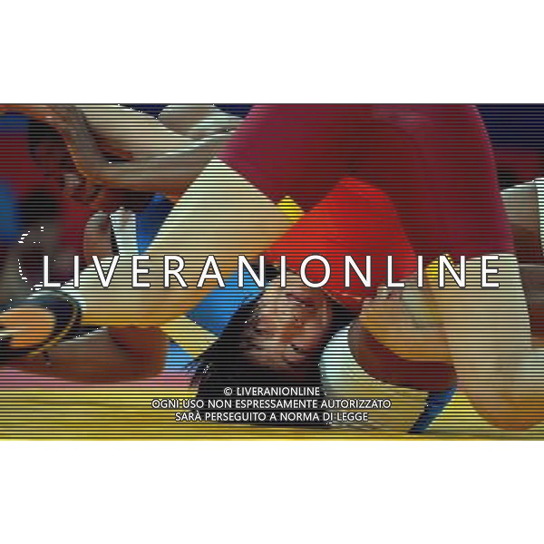 (120809) -- LONDON, Aug. 9, 2012 () -- Wang Jiao of China (in red) competes with Amarachi Favour Obiajunwa of Nigeria during women\'s wrestling freestyle 72kg 1/8 finals match, at London 2012 Olympic Games in London, Britain, on August 9, 2012. Wang Jiao of China won. (/Gesang Dawa) (nxl) ©photoshot/AGENZIA ALDO LIVERANI SAS - ITALY ONLY - GIOCHI OLIMPICI, OLIMPIADI LONDRA 2012