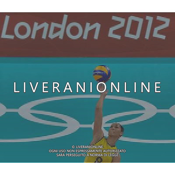 (120809) -- LONDON, Aug. 9, 2012 () -- Jaqueline Carvalho of Brazil serves during the women\'s volleyball semifinal match between Brazil and Japan at London 2012 Olympic Games, London, Britain, Aug. 9, 2012. Brazil won the match 3-0 and advanced to the final. (/Cheng Min) ©photoshot/AGENZIA ALDO LIVERANI SAS - ITALY ONLY - GIOCHI OLIMPICI, OLIMPIADI LONDRA 2012