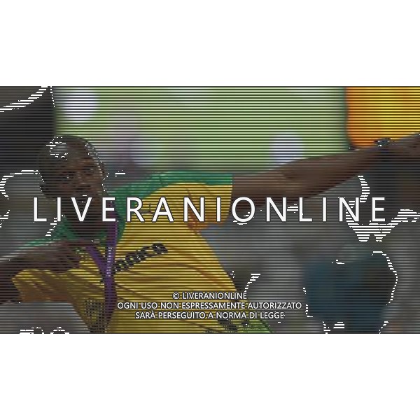 (120809) -- LONDON, Aug. 9, 2012 () -- Gold medalist Usain Bolt of Jamaica poses at awarding ceremony of men\'s 200m at London 2012 Olympic Games, London, Britain, Aug. 9, 2012. Jamaican athletes Usain Bolt, Yohan Blake and Warren Weir won gold, silver and bronze medals in this event. (/Yang Zongyou)(zgp) ©photoshot/AGENZIA ALDO LIVERANI SAS - ITALY ONLY - GIOCHI OLIMPICI, OLIMPIADI LONDRA 2012