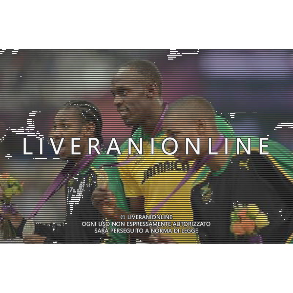 (120809) -- LONDON, Aug. 9, 2012 () -- Gold medalist Usain Bolt (C), silver medalist Yohan Blake (L) and bronze medalist Warren Weir, all of Jamaica, pose at awarding ceremony of men\'s 200m at London 2012 Olympic Games, London, Britain, Aug. 9, 2012. Jamaican athletes Usain Bolt, Yohan Blake and Warren Weir won gold, silver and bronze medals in this event. (/Yang Zongyou)(zgp) ©photoshot/AGENZIA ALDO LIVERANI SAS - ITALY ONLY - GIOCHI OLIMPICI, OLIMPIADI LONDRA 2012