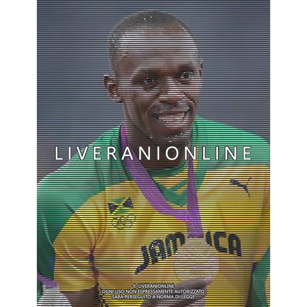 (120809) -- LONDON, Aug. 9, 2012 () -- Gold medalist Usain Bolt of Jamaica poses at awarding ceremony of men\'s 200m at London 2012 Olympic Games, London, Britain, Aug. 9, 2012. Jamaican athletes Usain Bolt, Yohan Blake and Warren Weir won gold, silver and bronze medals in this event. (/Yang Zongyou)(zgp) ©photoshot/AGENZIA ALDO LIVERANI SAS - ITALY ONLY - GIOCHI OLIMPICI, OLIMPIADI LONDRA 2012