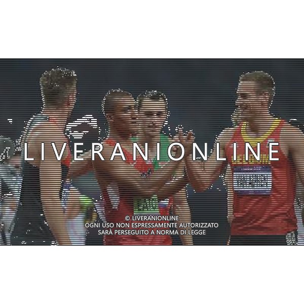 (120809) -- LONDON, Aug. 9, 2012 () -- Ashton Eaton (C) of USA receives congratulations after men\'s decathlon competition, at London 2012 Olympic Games, London, Britain, Aug. 9, 2012. Ashton Eaton won gold medal in this event. (/Li Ga)(zgp) ©photoshot/AGENZIA ALDO LIVERANI SAS - ITALY ONLY - GIOCHI OLIMPICI, OLIMPIADI LONDRA 2012